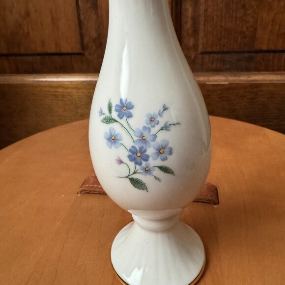 #1 Royal Kent White w/Blue Forget-Me-Nots Porcelain Bud Vase - Picture 5 of 8